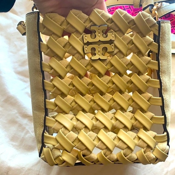 Tory Burch McGraw Woven Embossed Small Bucket Bag - Picture 2 of 7